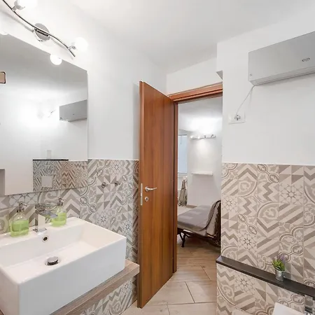 Modern Flat In The Centre Of Apartment Genoa